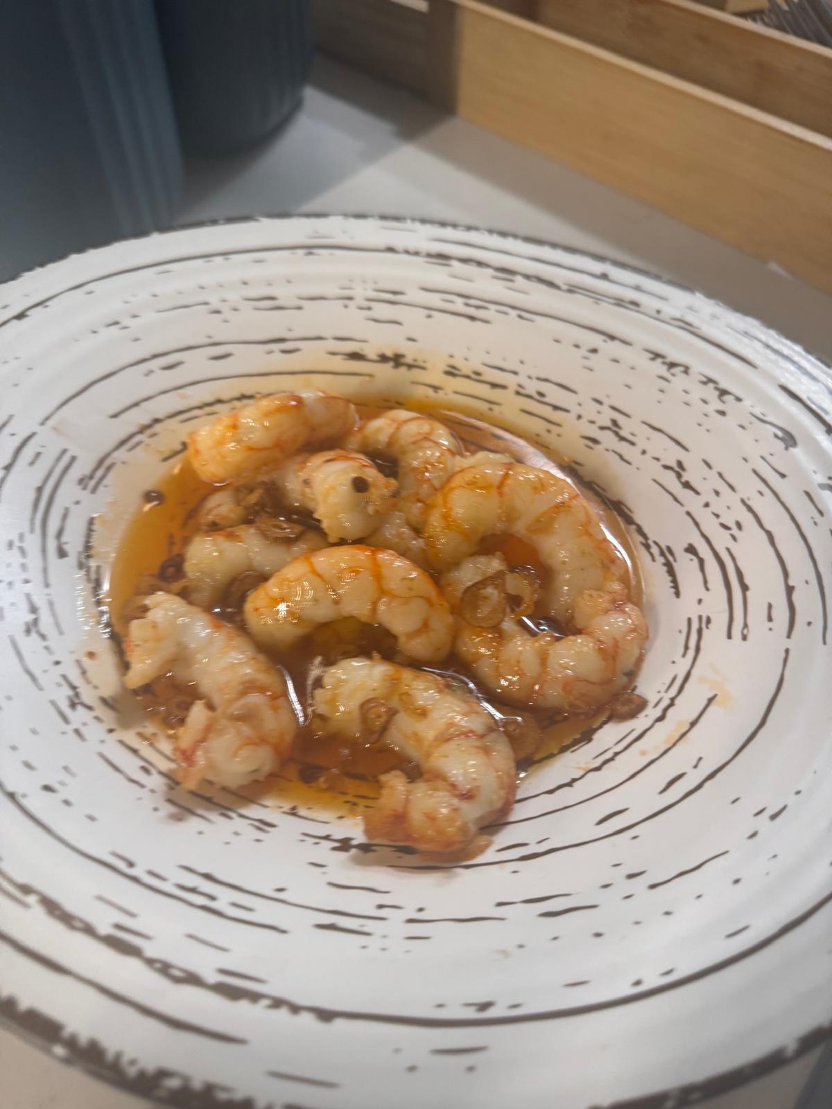 Cazuela de gambas al ajillo-